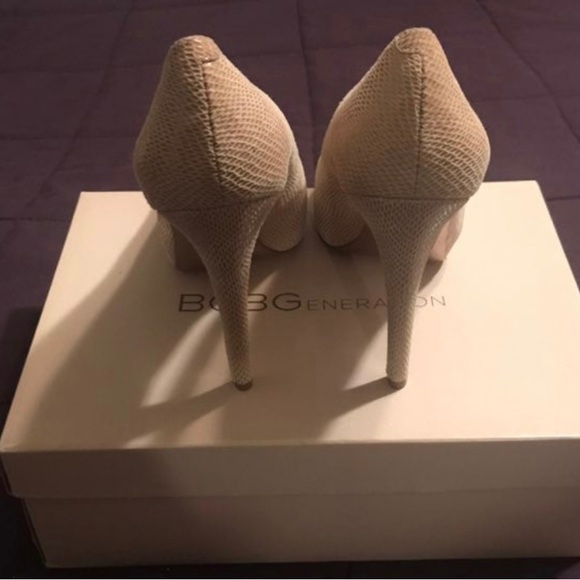 BCBG HEELS - Picture 2 of 9